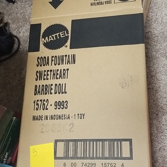 Coke Soda Fountain Barbie - Picture 2 of 7